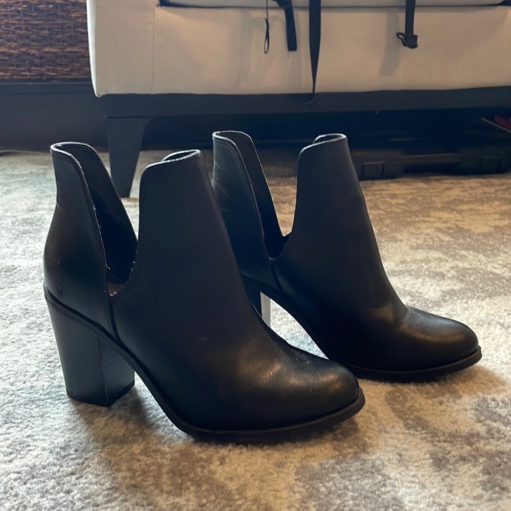 Lipstick size 8 heeled boot!